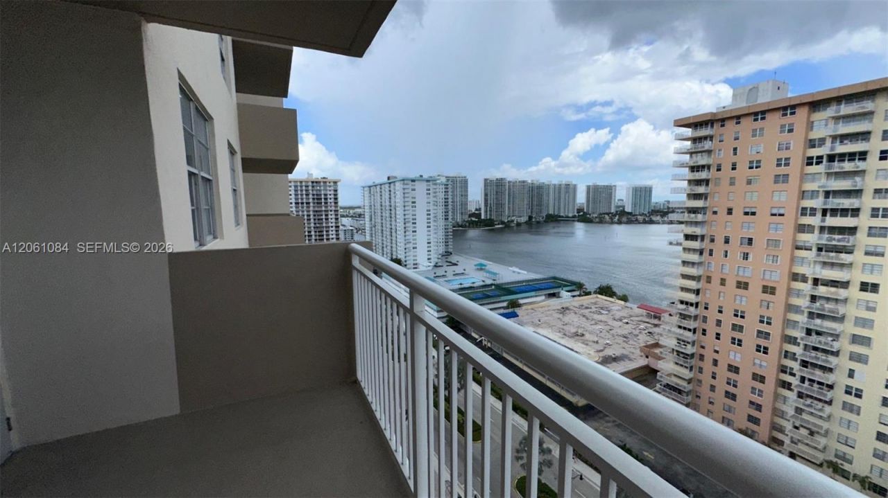 250 174th St, Unit 1808, Sunny Isles Beach, FL 33160 Photo