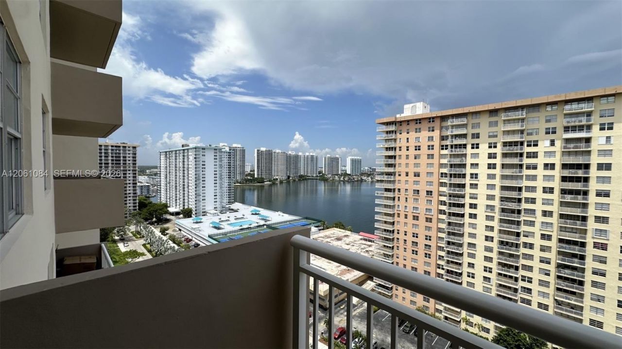 250 174th St, Unit 1808, Sunny Isles Beach, FL 33160 Photo