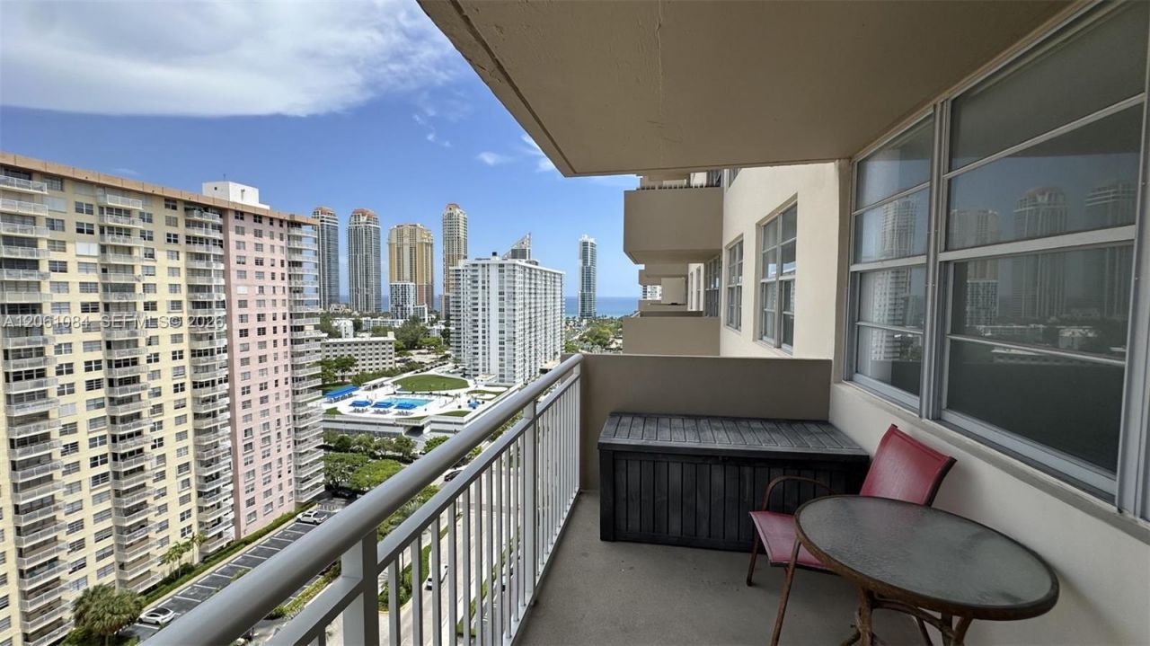 250 174th St, Unit 1808, Sunny Isles Beach, FL 33160 Photo