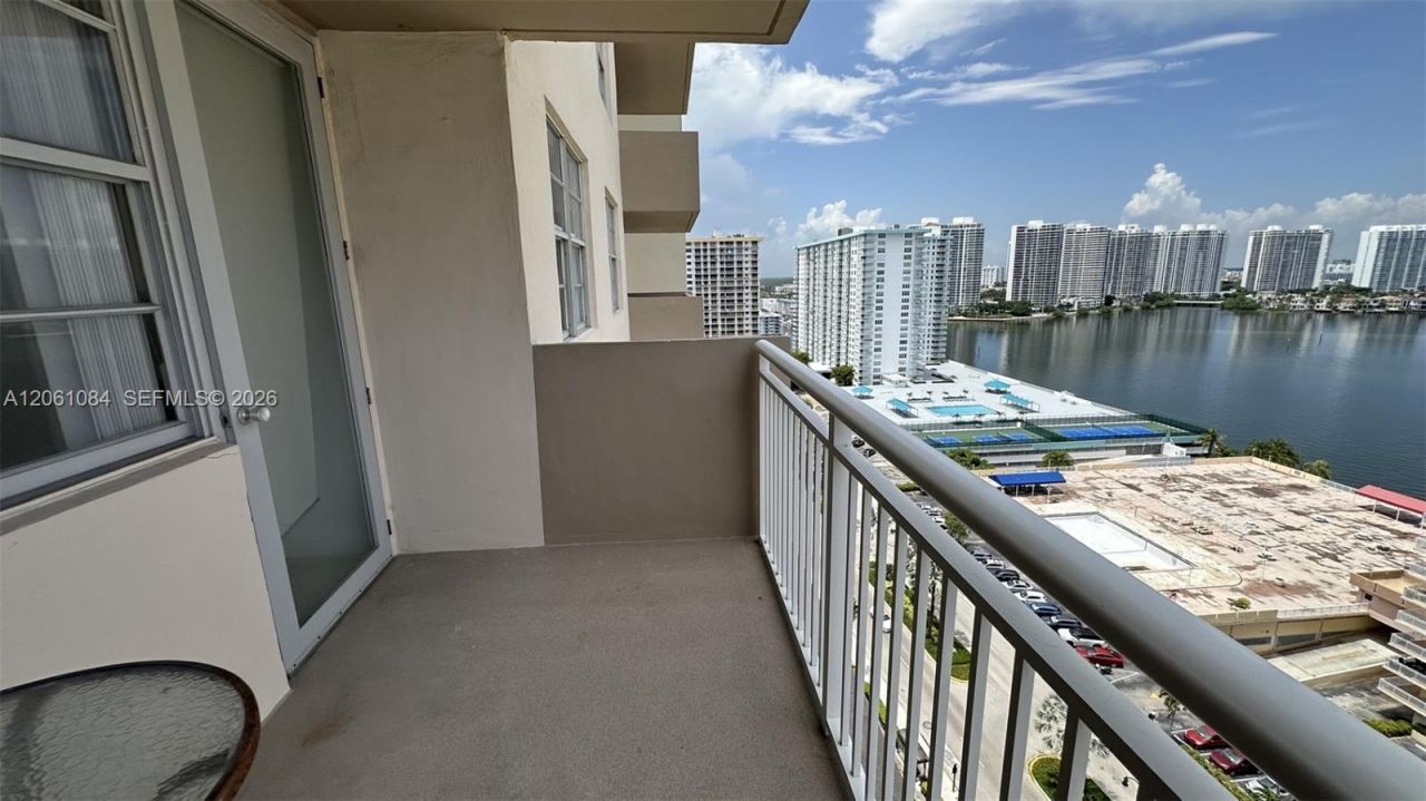 250 174th St, Unit 1808, Sunny Isles Beach, FL 33160 Photo