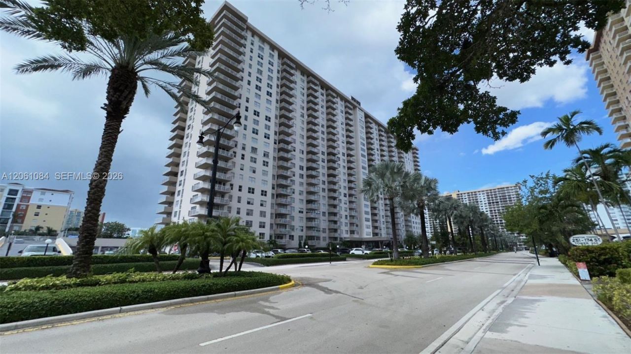 250 174th St, Unit 1808, Sunny Isles Beach, FL 33160 Photo