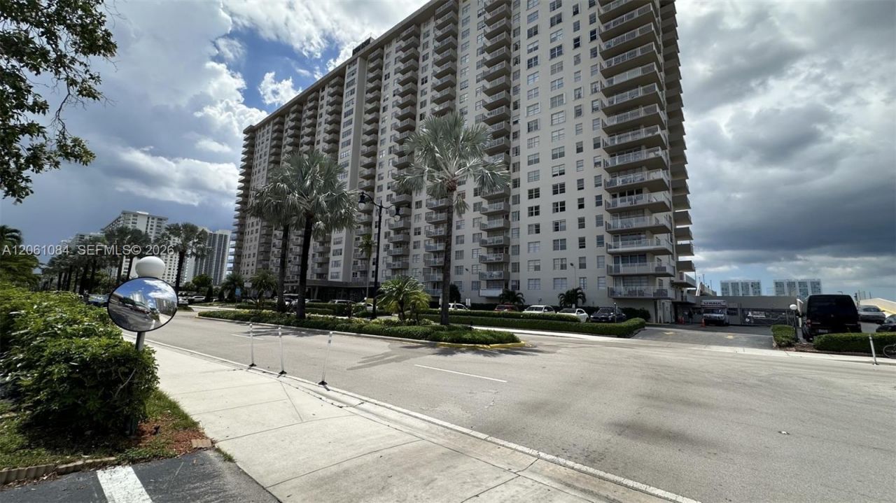 250 174th St, Unit 1808, Sunny Isles Beach, FL 33160 Photo