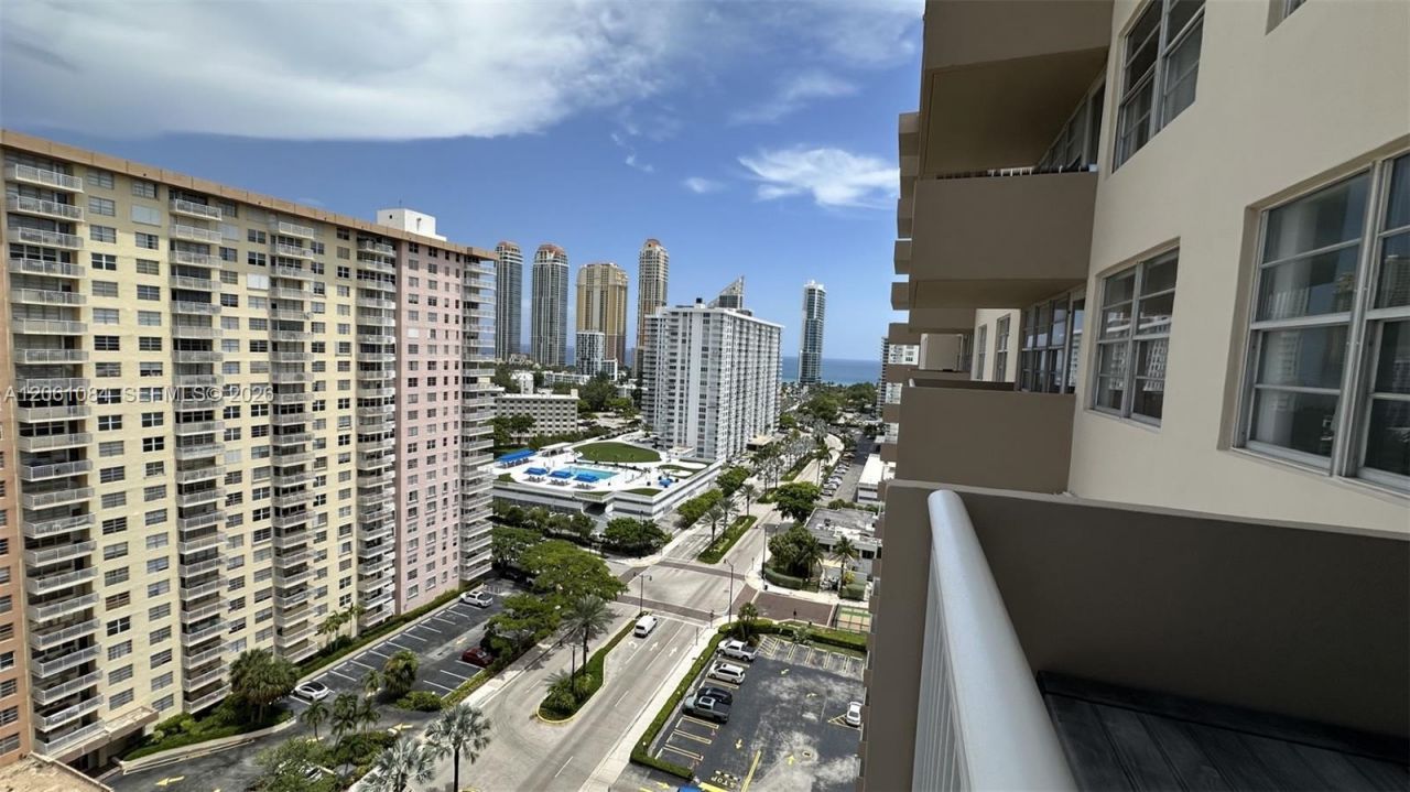 250 174th St, Unit 1808, Sunny Isles Beach, FL 33160 Photo