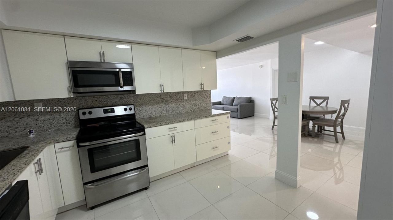 250 174th St, Unit 1808, Sunny Isles Beach, FL 33160 Photo