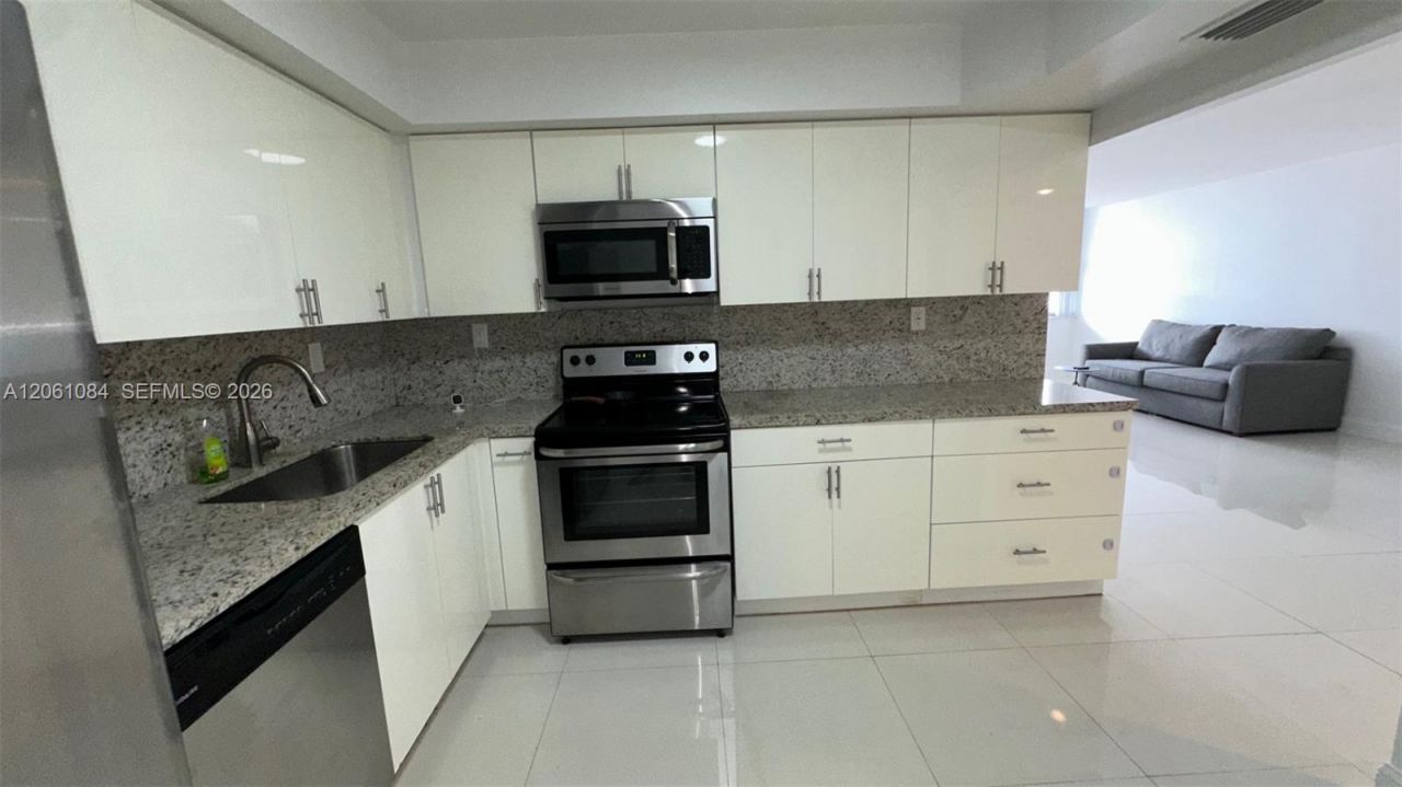 250 174th St, Unit 1808, Sunny Isles Beach, FL 33160 Photo