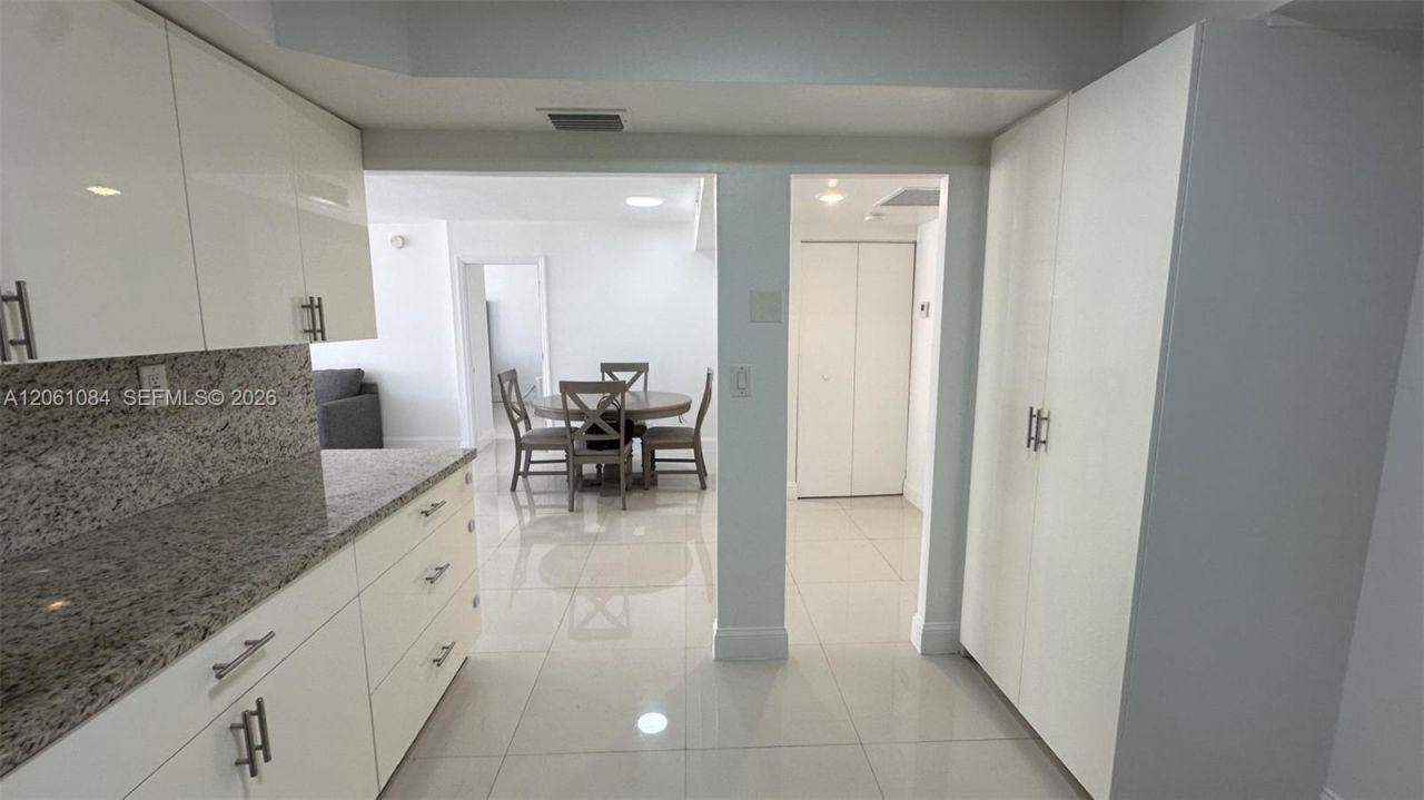 250 174th St, Unit 1808, Sunny Isles Beach, FL 33160 Photo