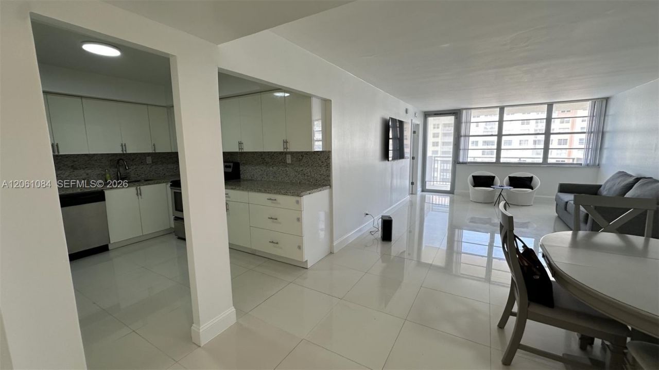 250 174th St, Unit 1808, Sunny Isles Beach, FL 33160 Photo
