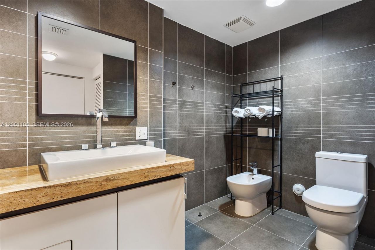 2155 Washington , Unit 401, Miami Beach, FL 33139 Photo
