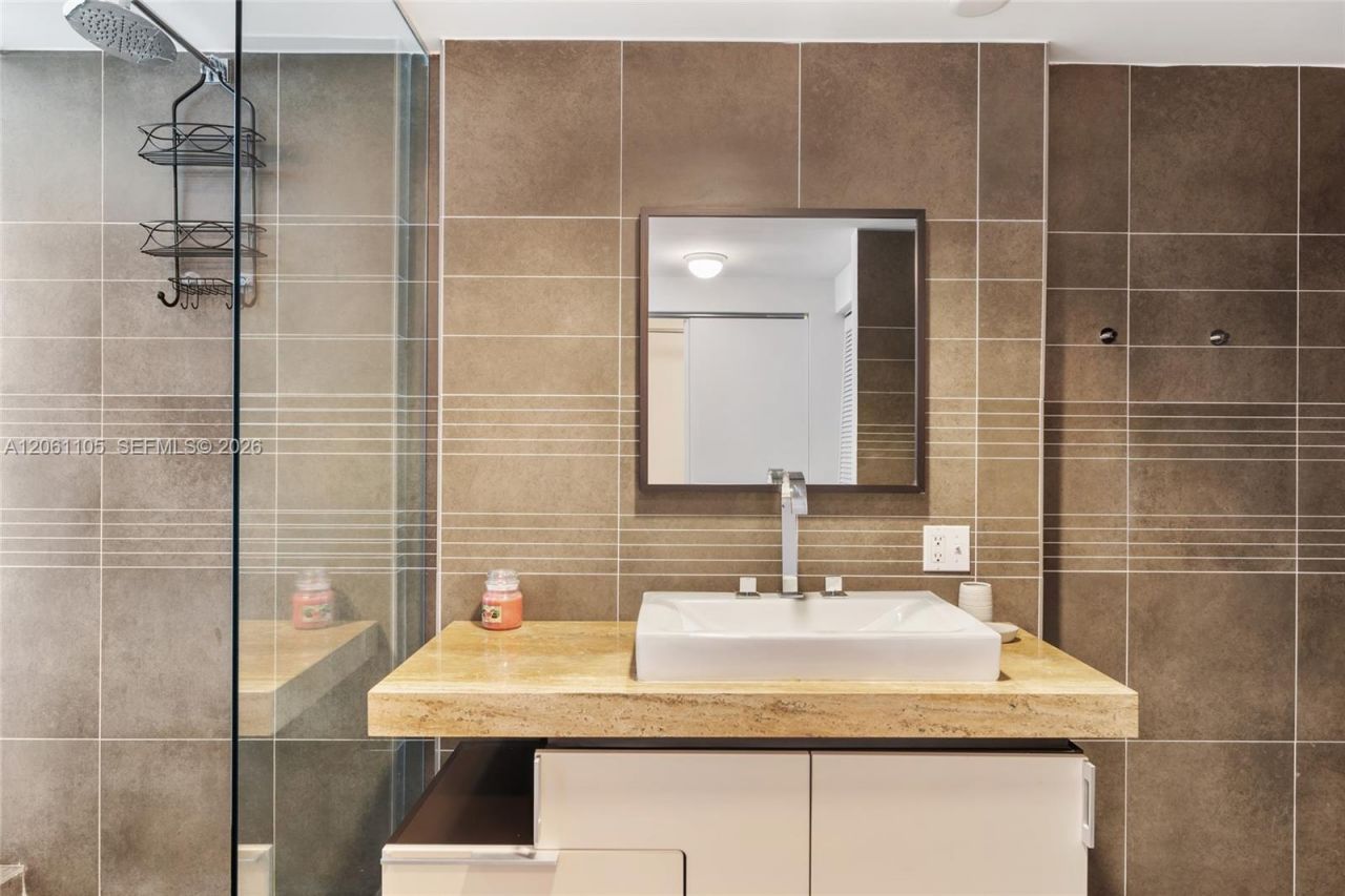 2155 Washington , Unit 401, Miami Beach, FL 33139 Photo
