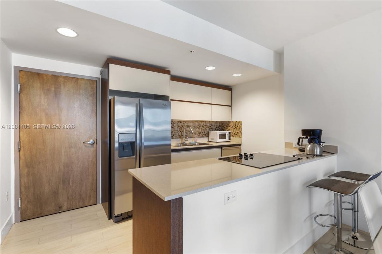 2155 Washington , Unit 401, Miami Beach, FL 33139 Photo