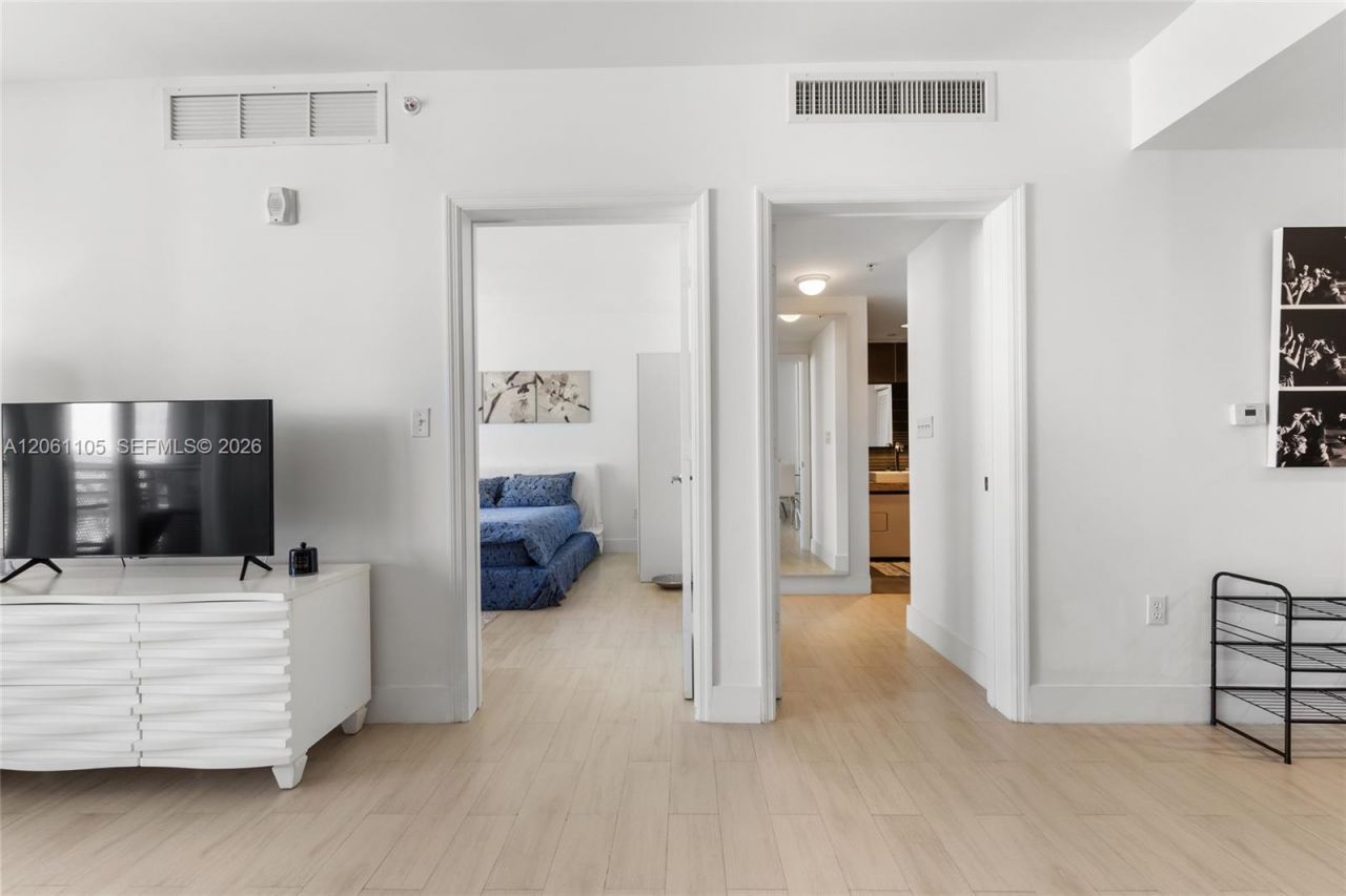 2155 Washington , Unit 401, Miami Beach, FL 33139 Photo