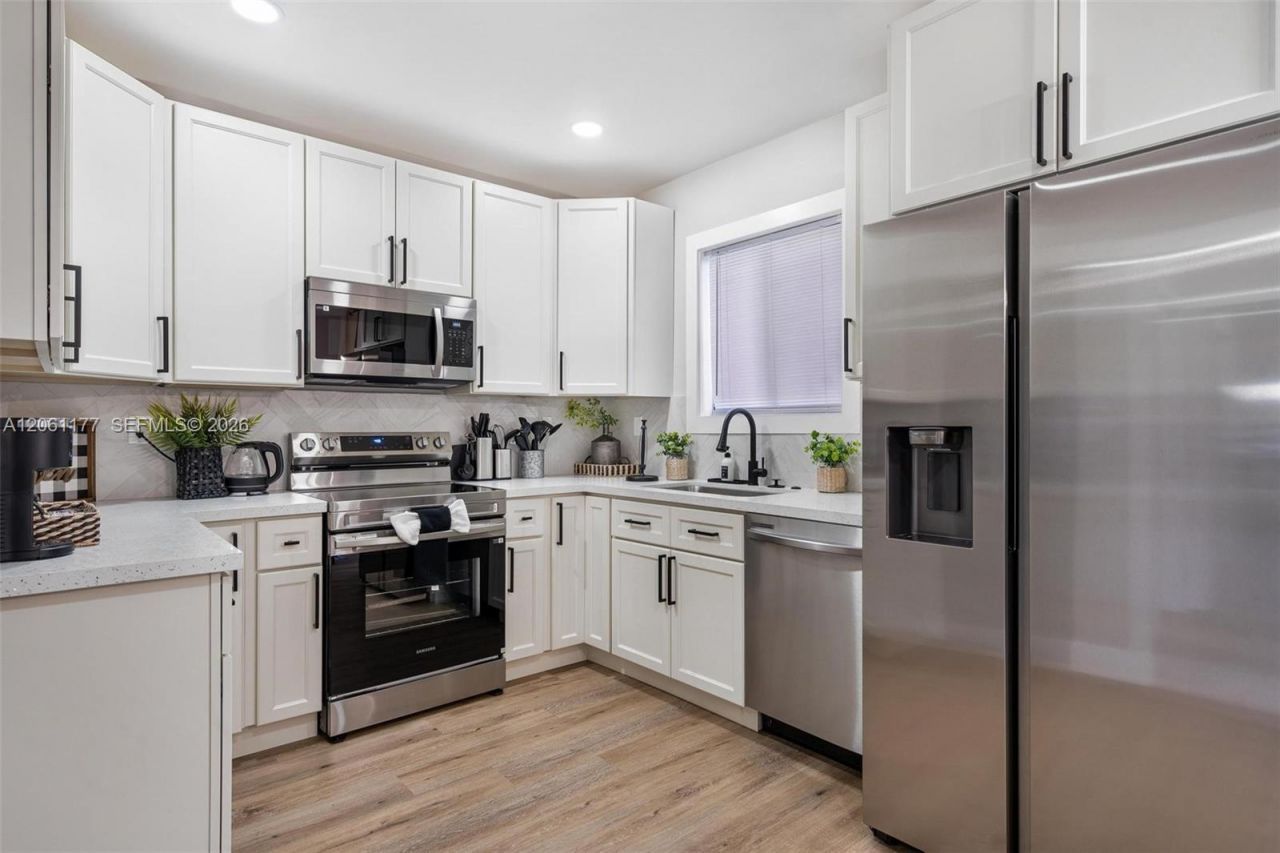 904 NW 6th Ter, Hallandale Beach, FL 33009 Photo