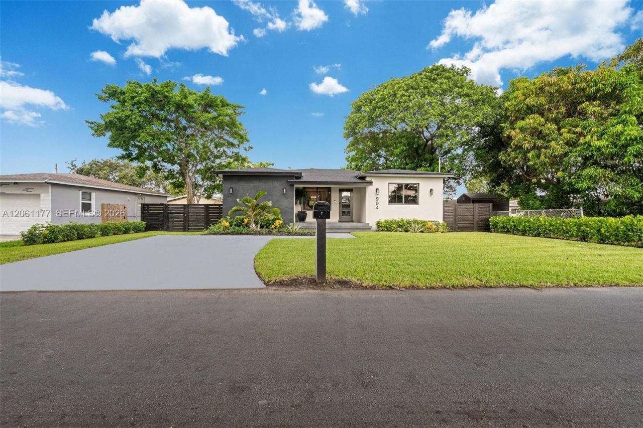 904 NW 6th Ter, Hallandale Beach, FL 33009 Photo