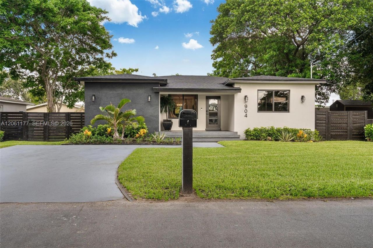 904 NW 6th Ter, Hallandale Beach, FL 33009 Photo