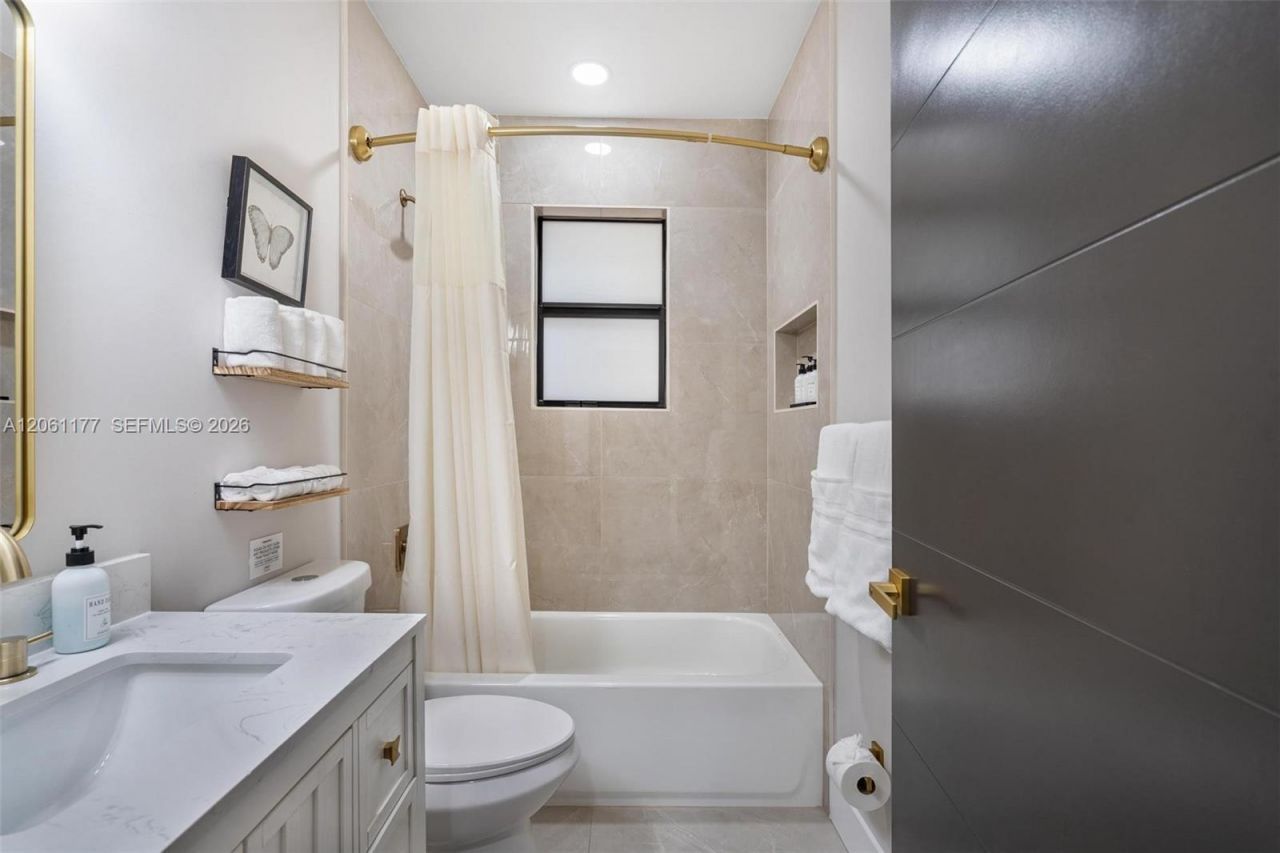 904 NW 6th Ter, Hallandale Beach, FL 33009 Photo