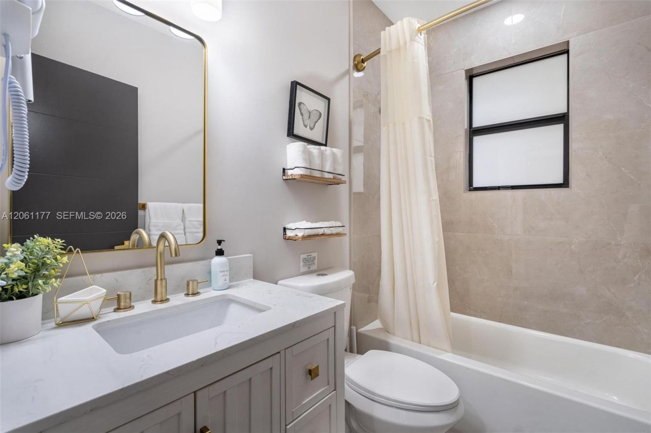 904 NW 6th Ter, Hallandale Beach, FL 33009 Photo