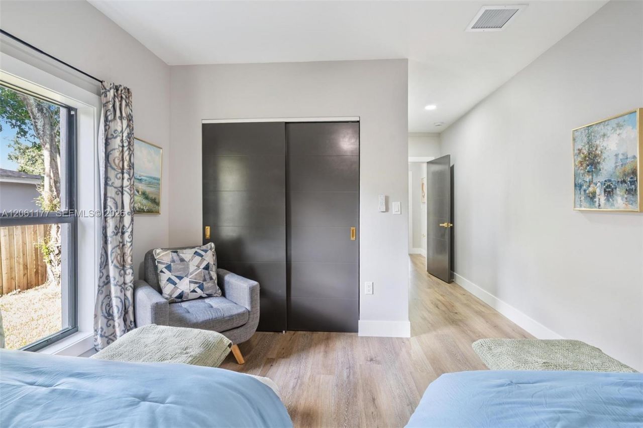 904 NW 6th Ter, Hallandale Beach, FL 33009 Photo