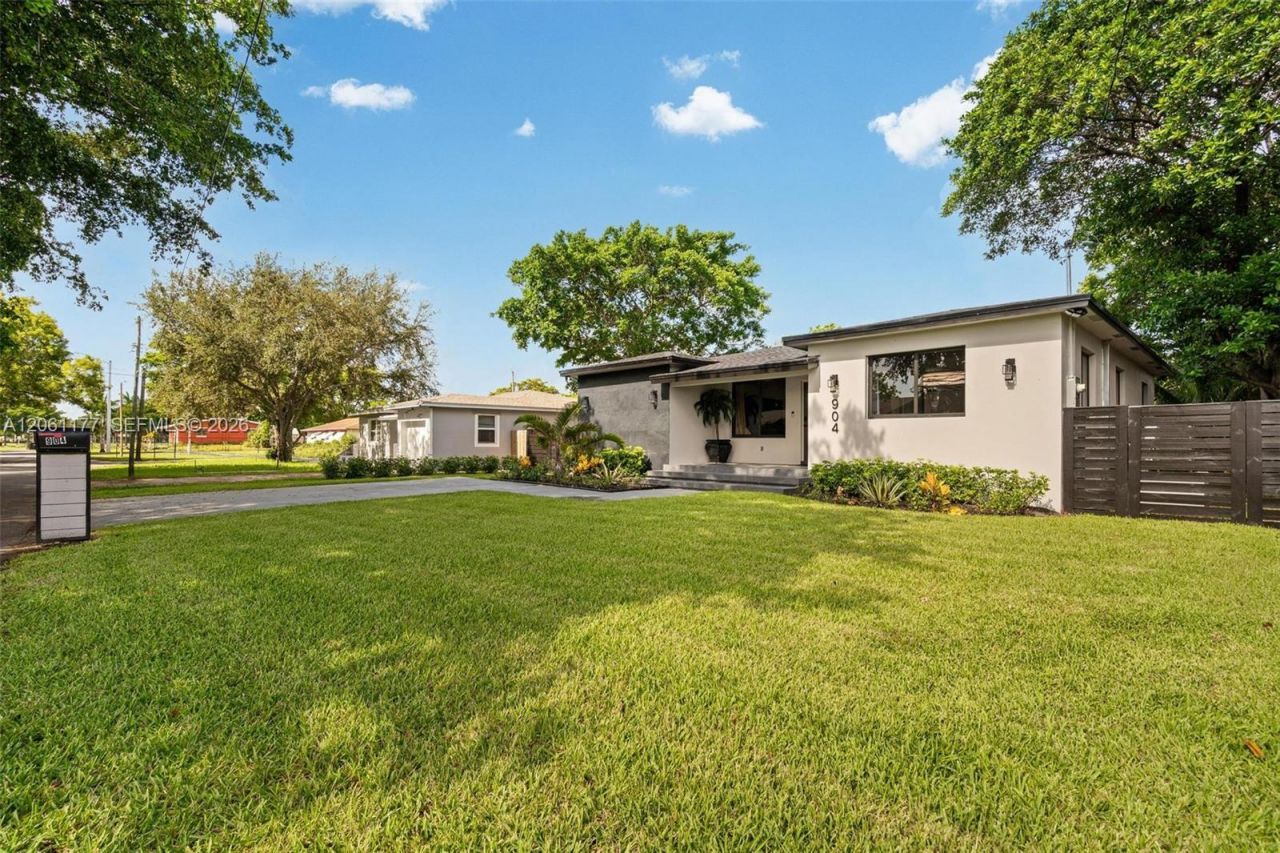 904 NW 6th Ter, Hallandale Beach, FL 33009 Photo
