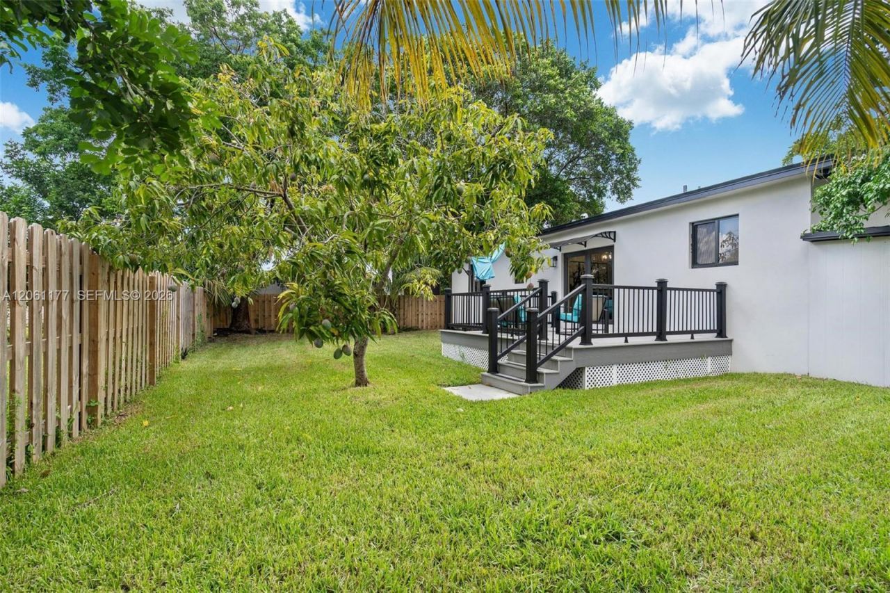 904 NW 6th Ter, Hallandale Beach, FL 33009 Photo