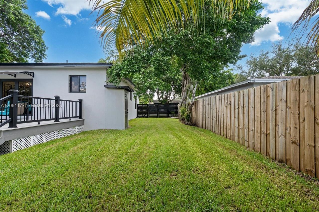 904 NW 6th Ter, Hallandale Beach, FL 33009 Photo