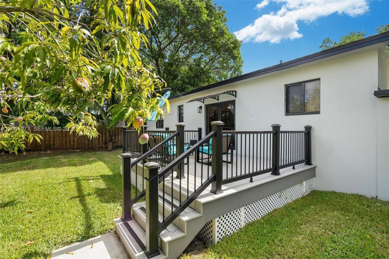 904 NW 6th Ter, Hallandale Beach, FL 33009 Photo