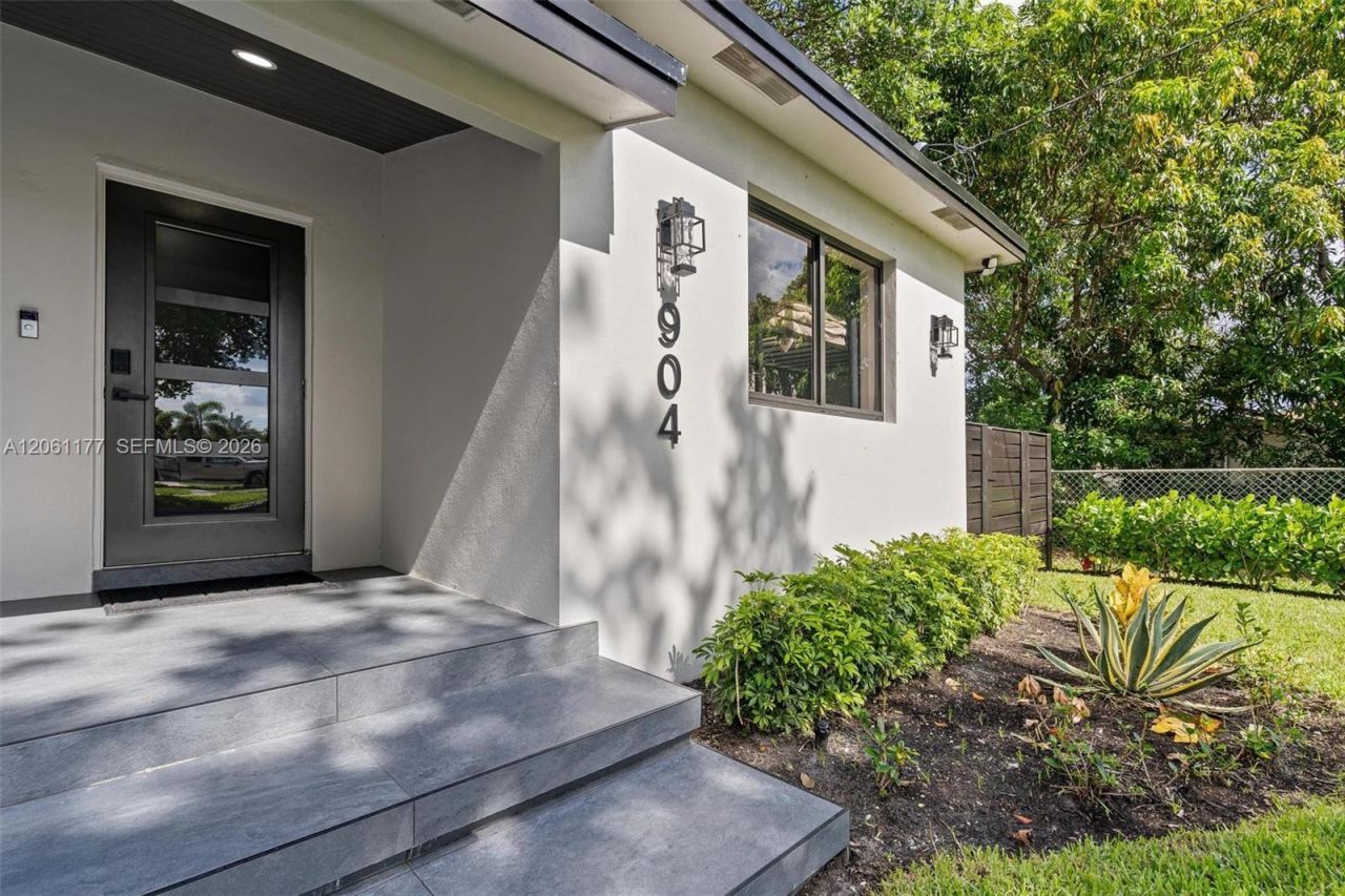 904 NW 6th Ter, Hallandale Beach, FL 33009 Photo