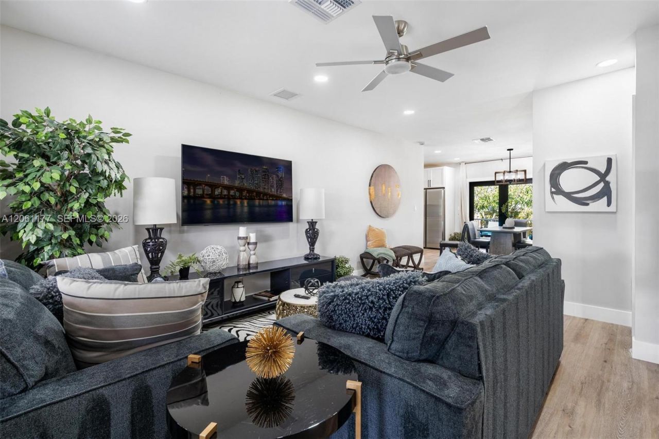 904 NW 6th Ter, Hallandale Beach, FL 33009 Photo