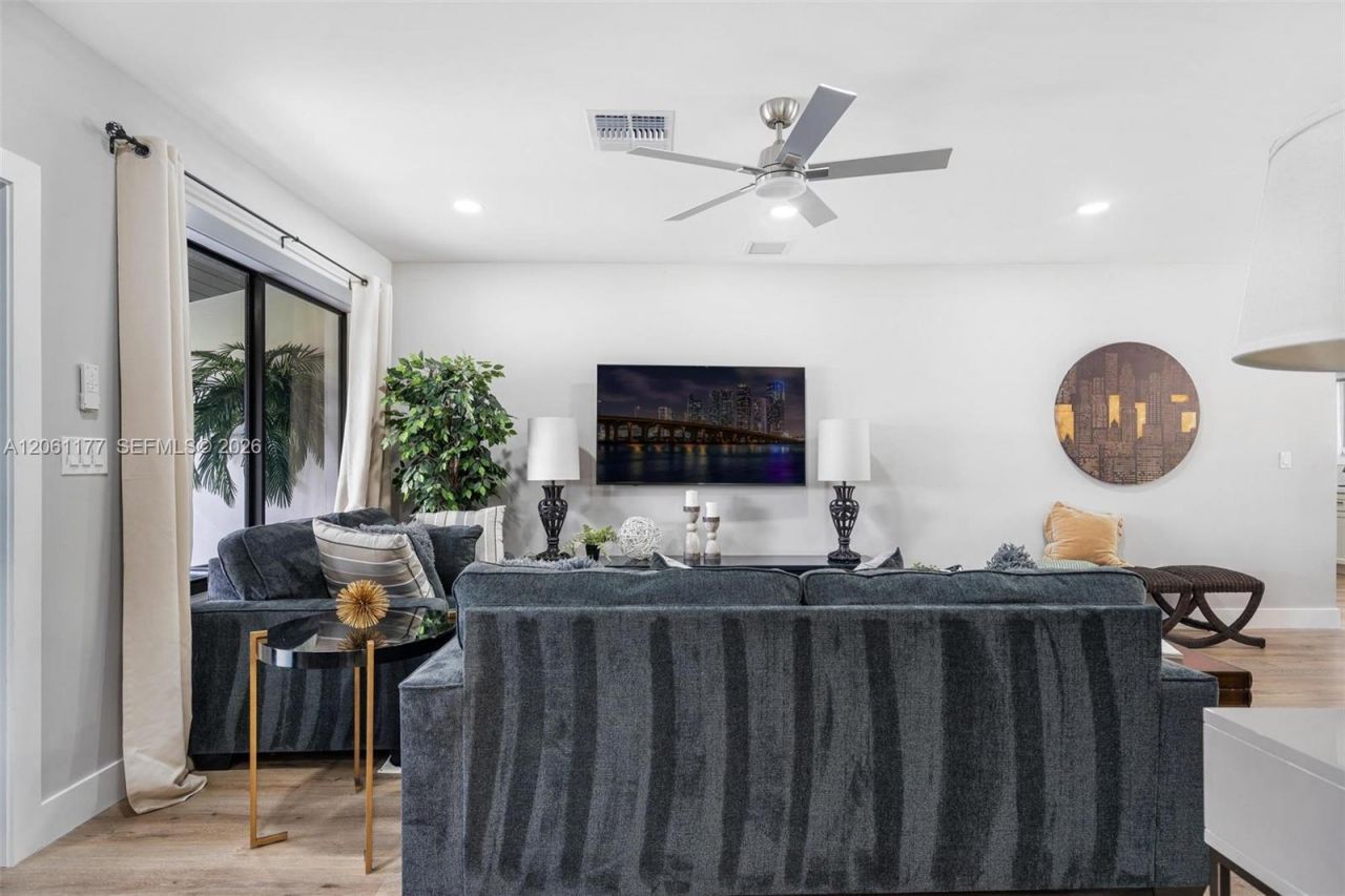 904 NW 6th Ter, Hallandale Beach, FL 33009 Photo