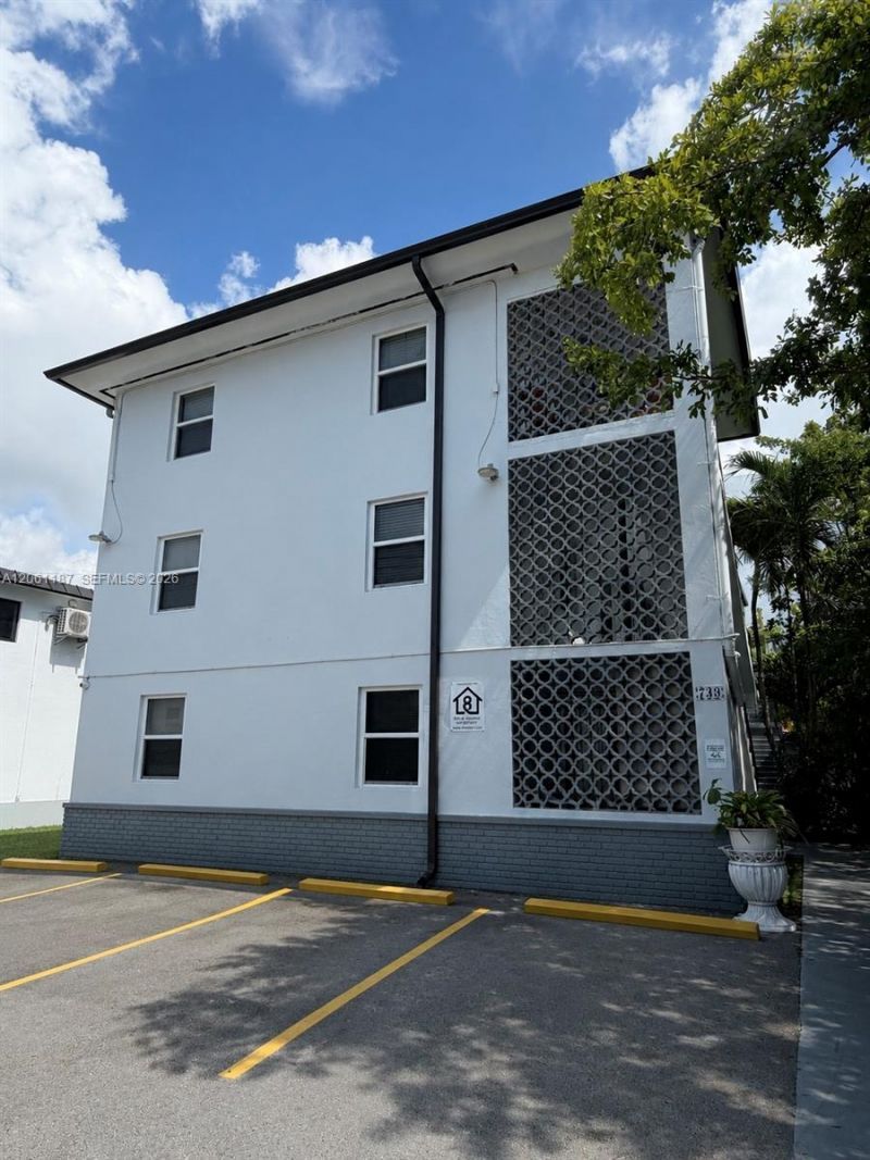739 SW 9th St , Unit 4, Miami, FL 33130 Photo