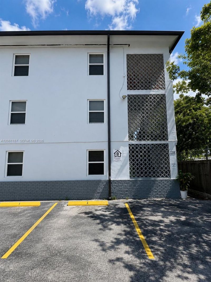 739 SW 9th St , Unit 4, Miami, FL 33130 Photo
