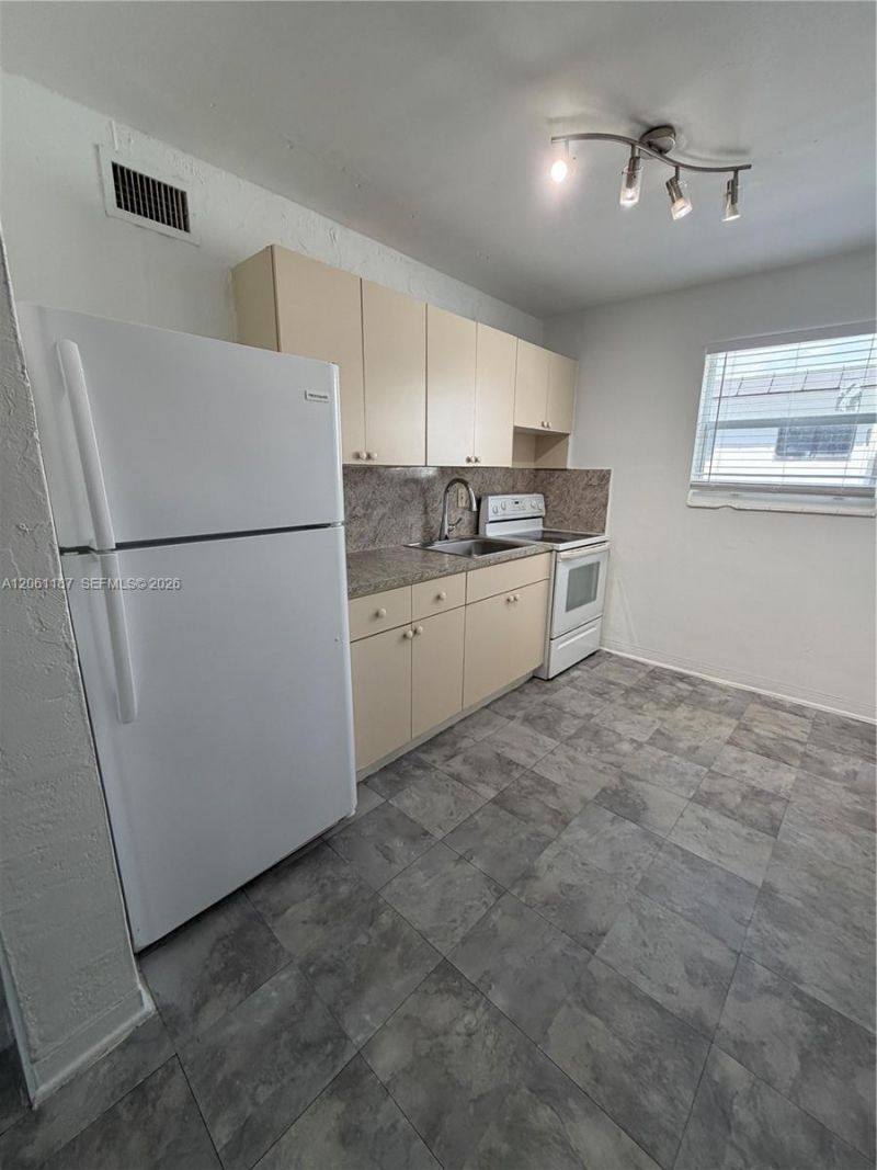 739 SW 9th St , Unit 4, Miami, FL 33130 Photo