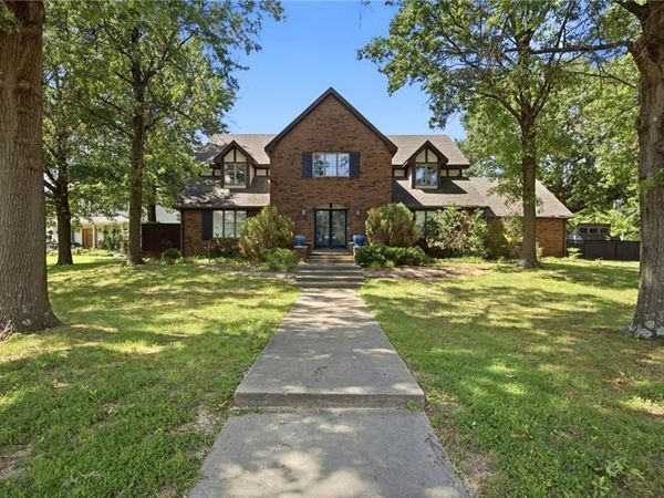 2204 S Taylor Street, Pittsburg, KS 66762