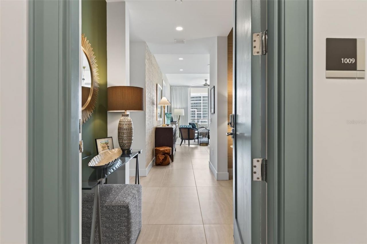 301 Quay Commons, Unit 1009, Sarasota, FL 34236 Photo