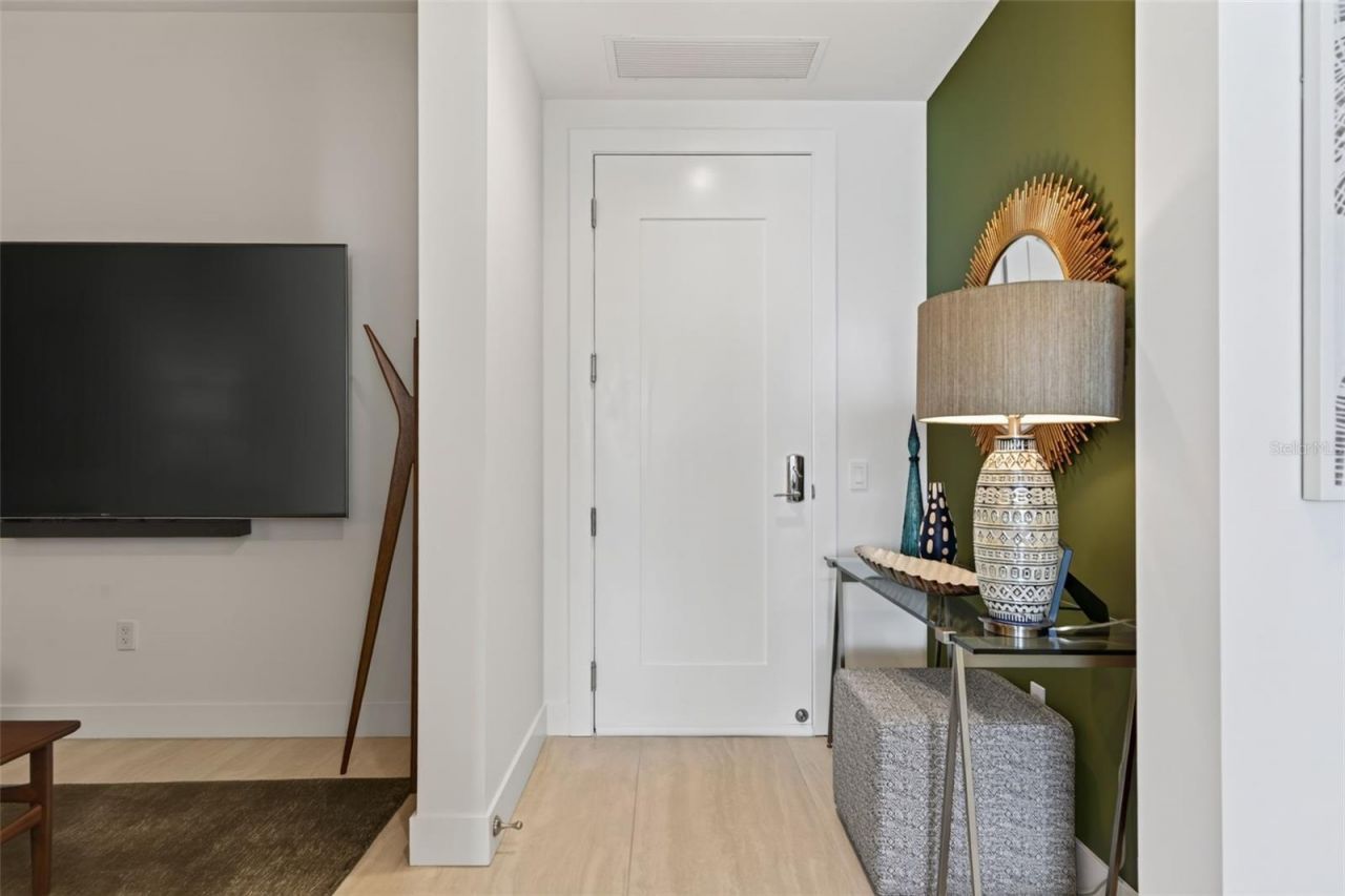 301 Quay Commons, Unit 1009, Sarasota, FL 34236 Photo