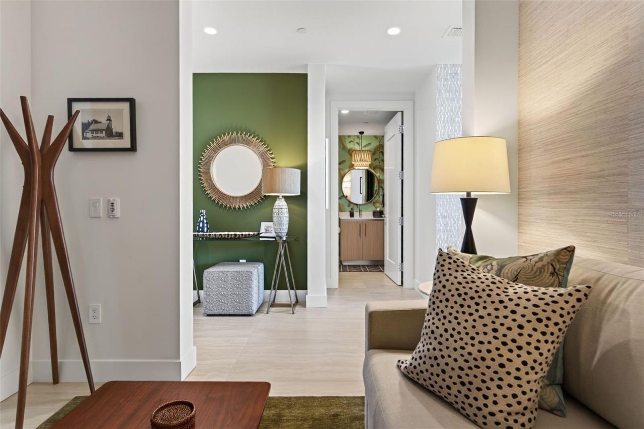 301 Quay Commons, Unit 1009, Sarasota, FL 34236 Photo