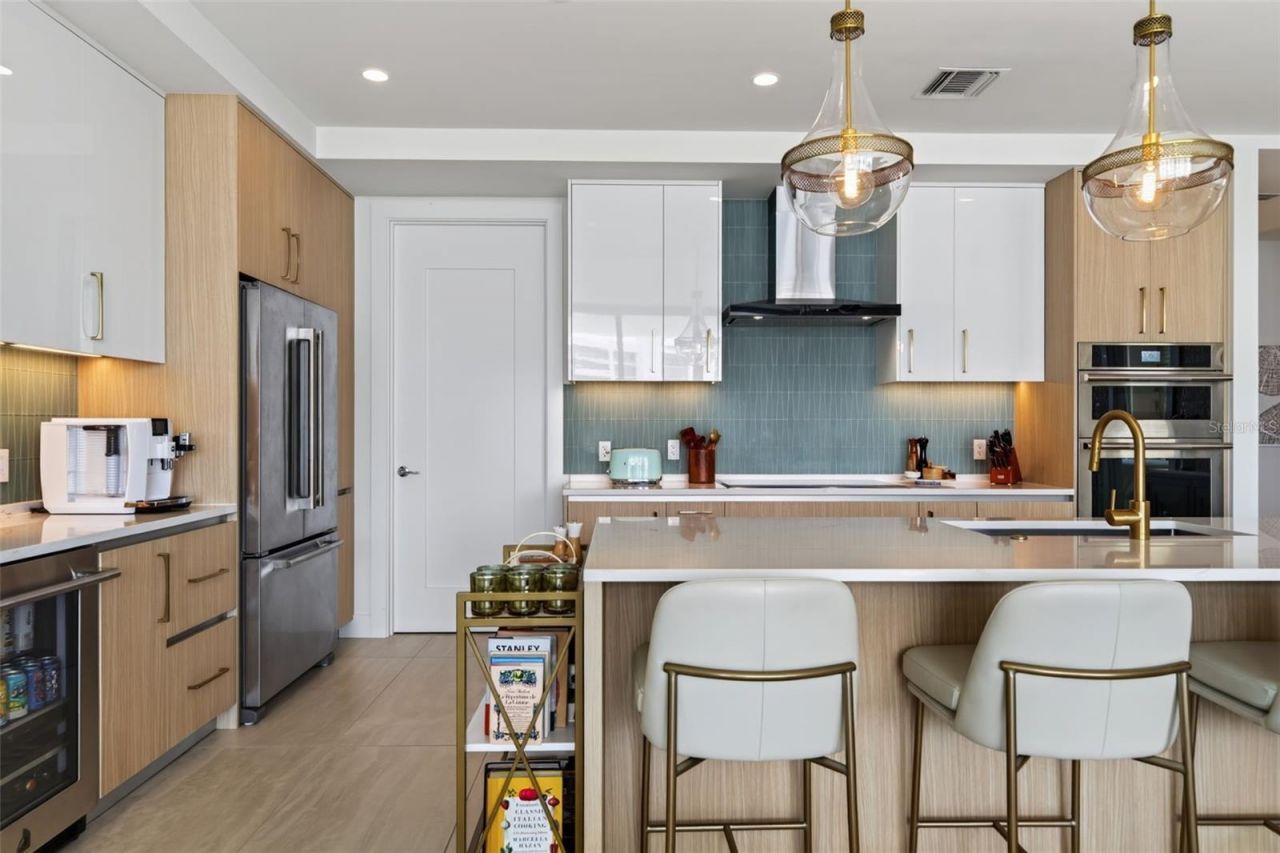 301 Quay Commons, Unit 1009, Sarasota, FL 34236 Photo