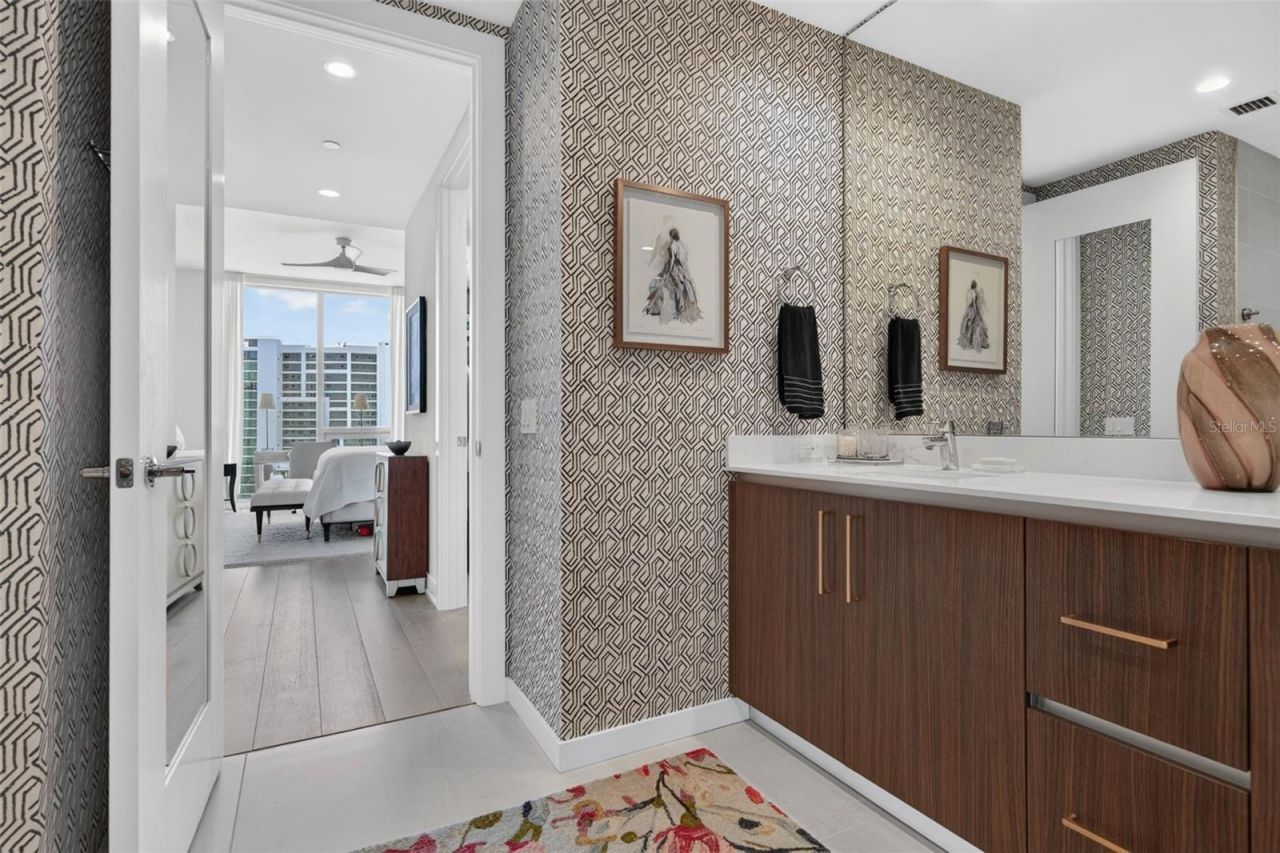 301 Quay Commons, Unit 1009, Sarasota, FL 34236 Photo