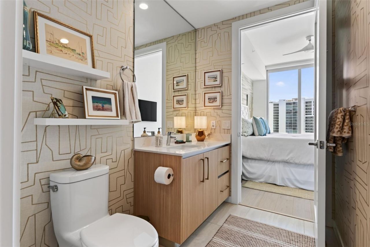 301 Quay Commons, Unit 1009, Sarasota, FL 34236 Photo