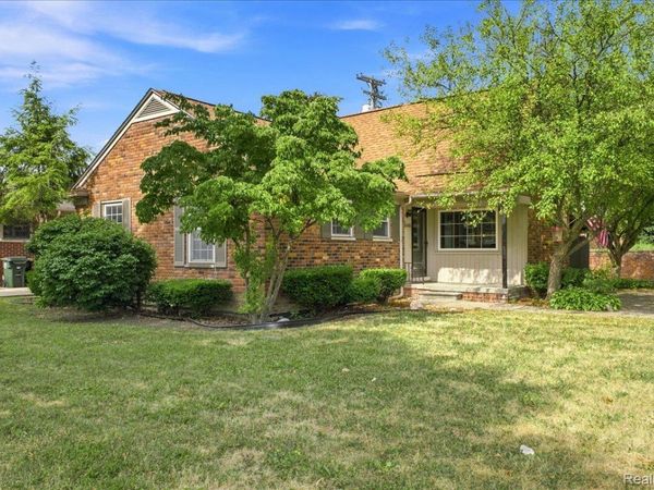 20691 Wedgewood Drive, Grosse Pointe Woods, Mi 48236