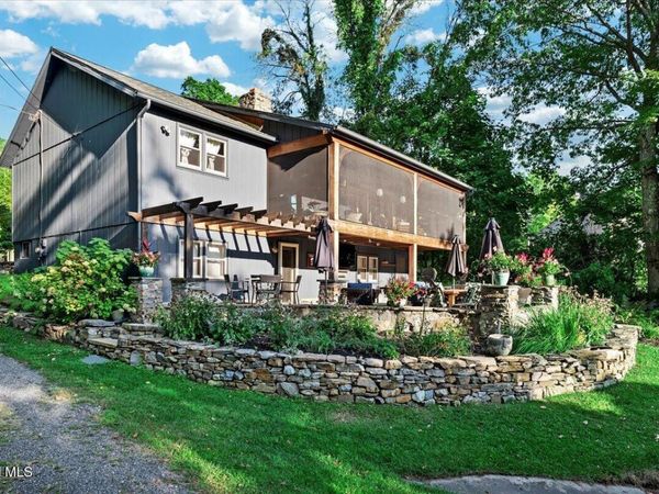 83 Pilot Knob Road, Kattskill Bay, NY 12804