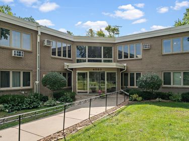 4380 Brookside Court, Unit 214, Edina, MN 55436