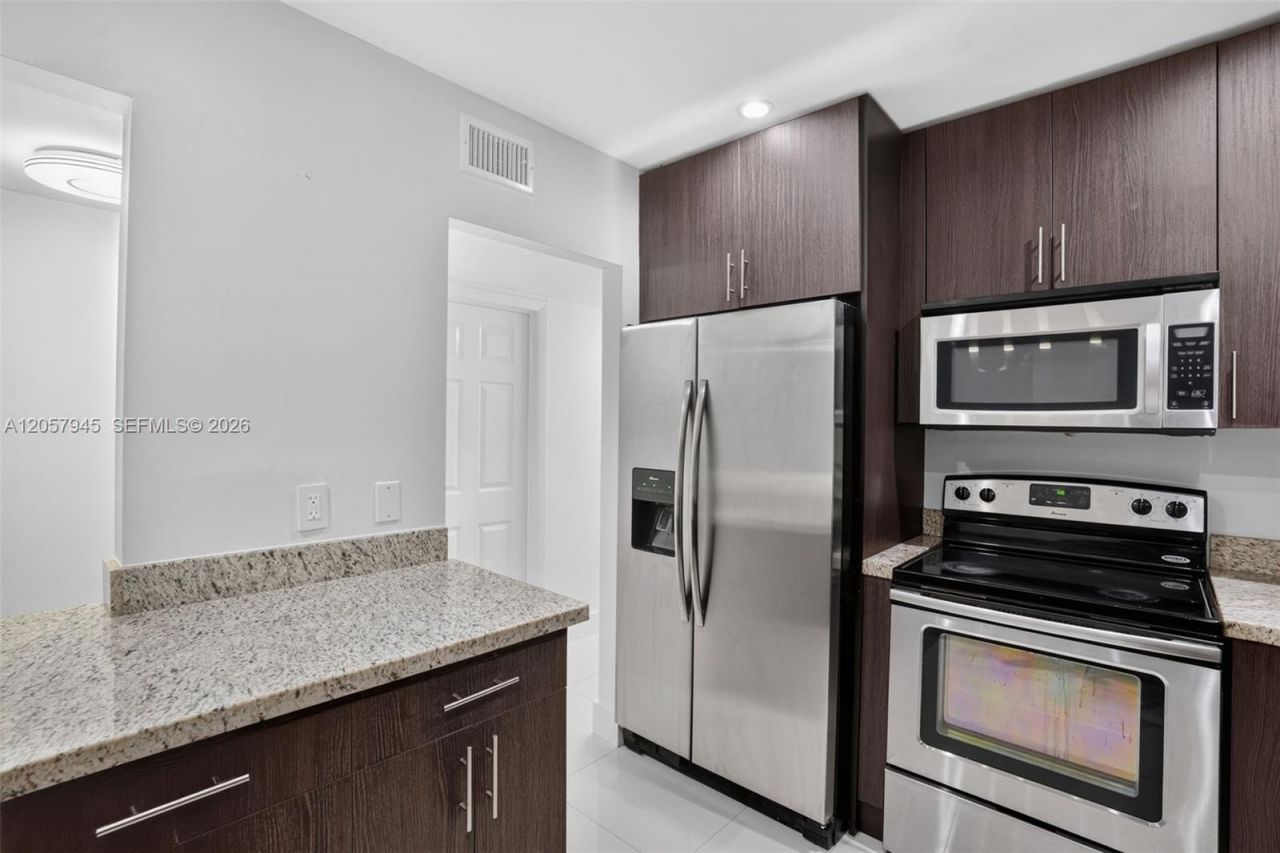 13707 SW 91st Ct, Unit Apt G, Miami, FL 33176 Photo