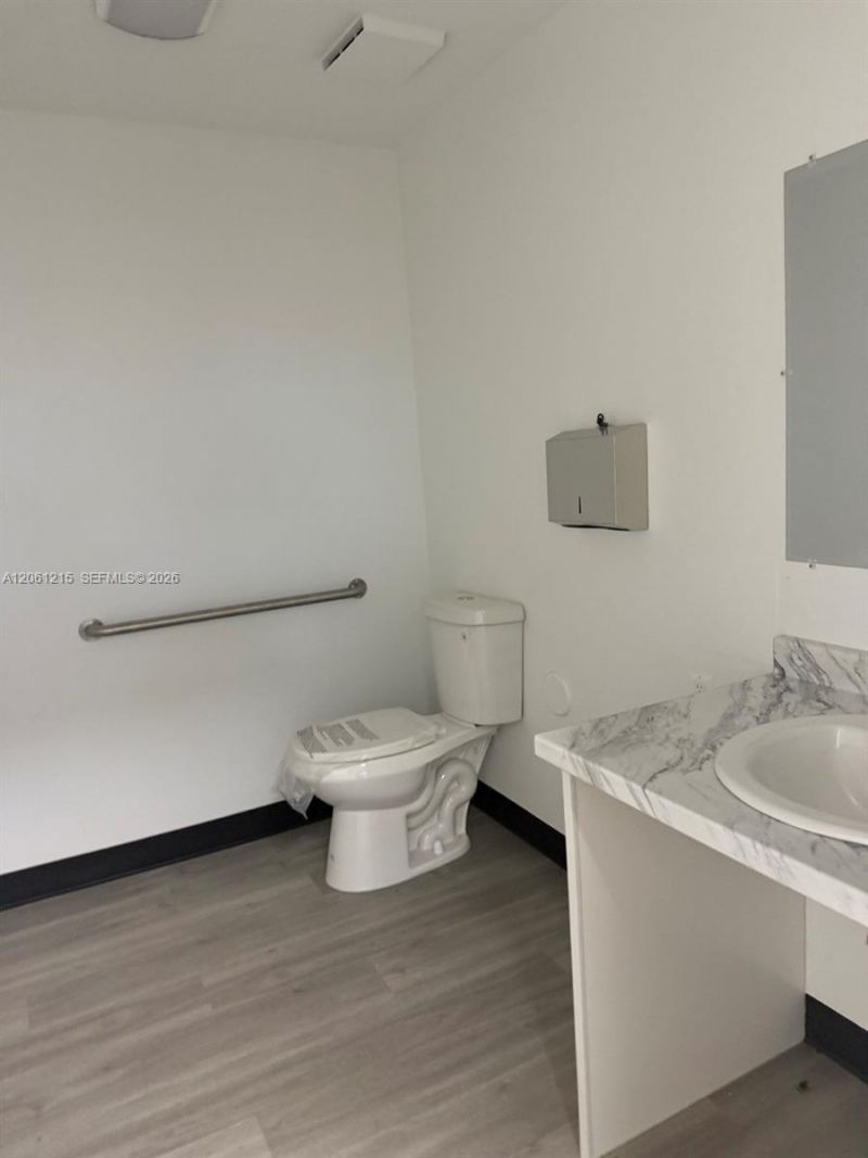 2856 E Oakland Park Blvd , Fort Lauderdale, FL 33306 Photo
