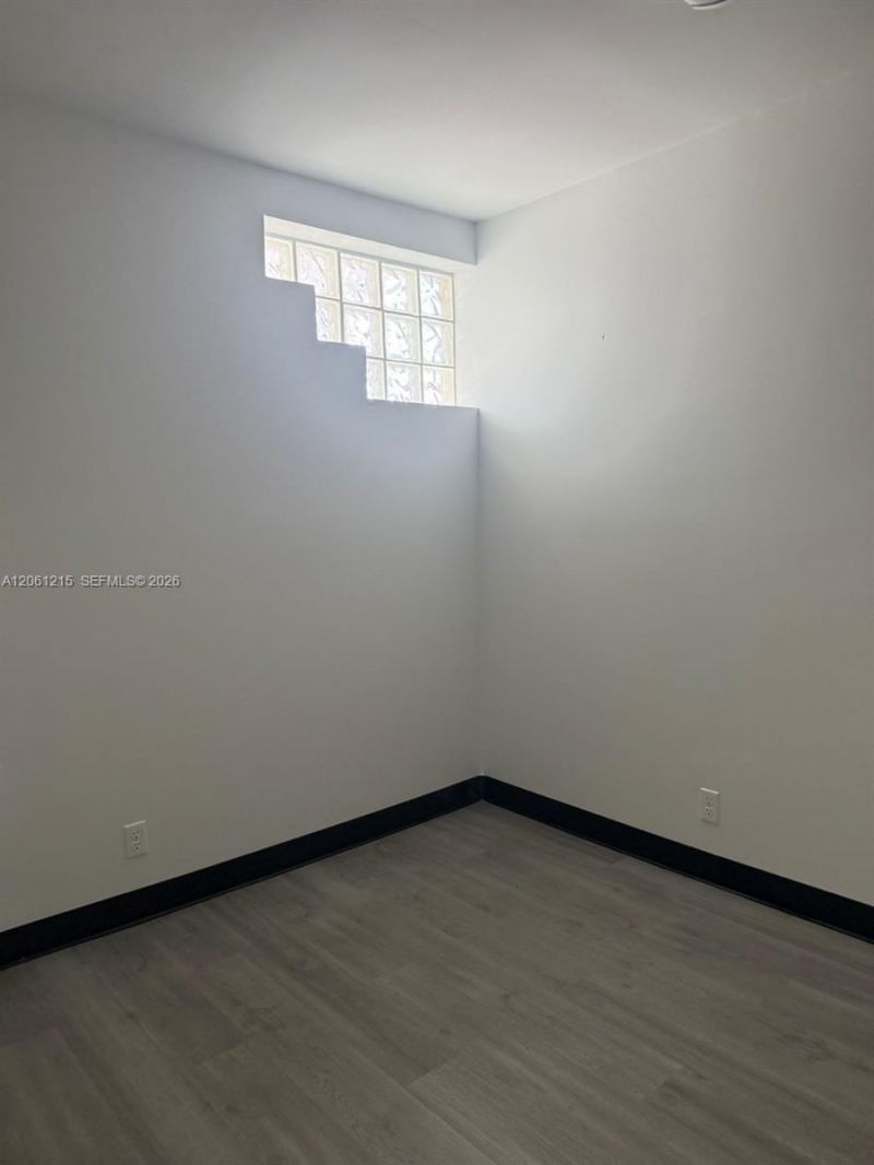 2856 E Oakland Park Blvd , Fort Lauderdale, FL 33306 Photo