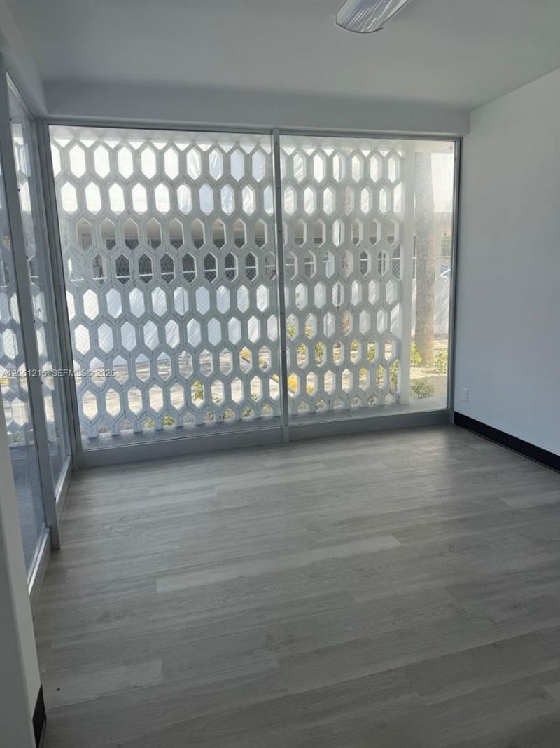 2856 E Oakland Park Blvd , Fort Lauderdale, FL 33306 Photo