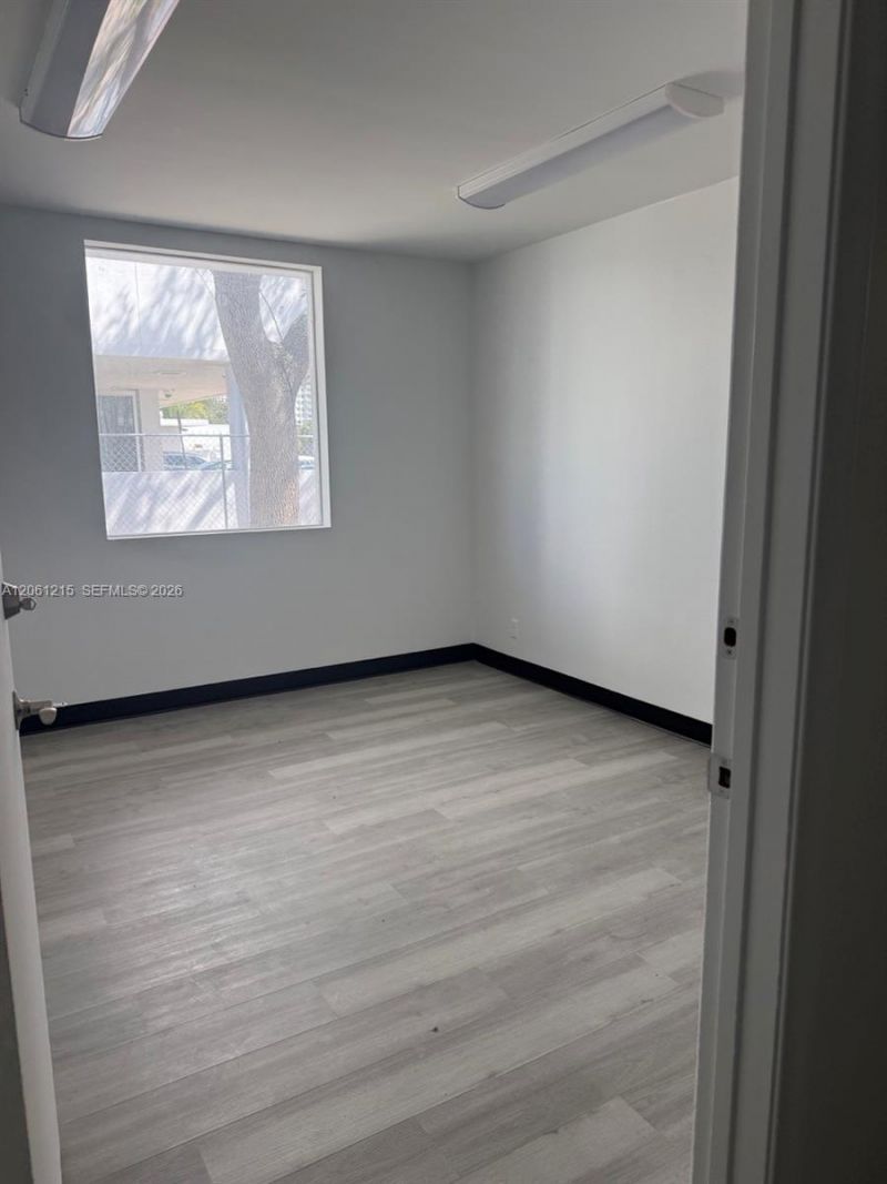2856 E Oakland Park Blvd , Fort Lauderdale, FL 33306 Photo