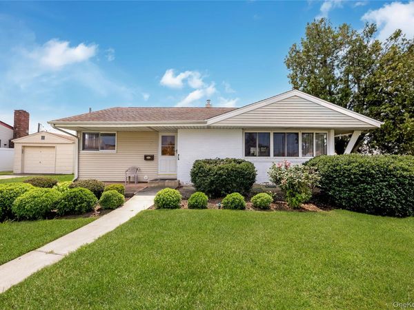2 Mozart Lane , Bethpage, NY 11714