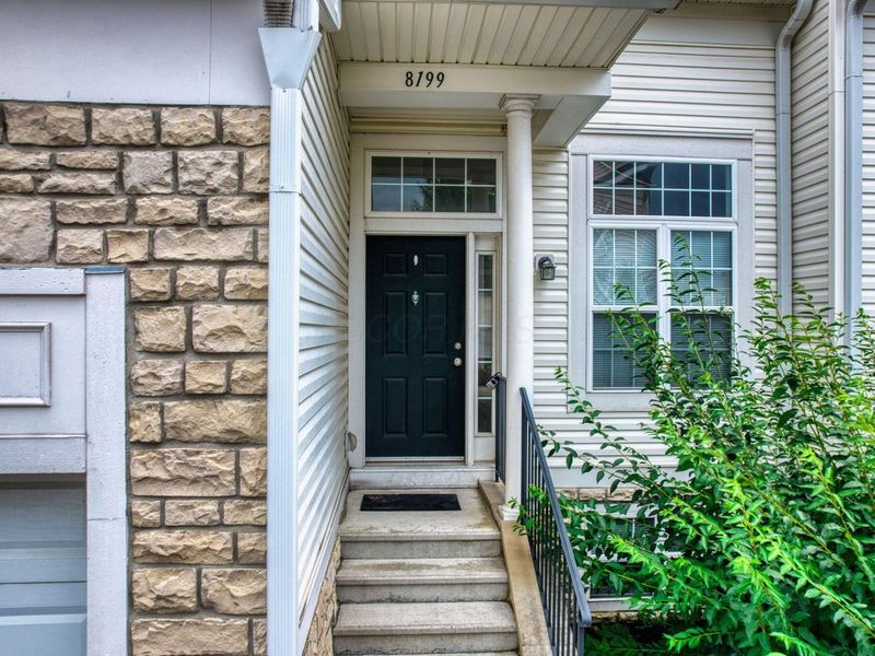 8199 Deering Oaks Drive , Blacklick, OH 43004 Photo 2