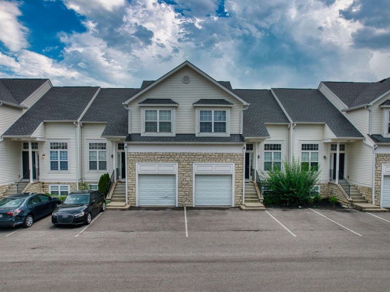 8199 Deering Oaks Drive , Blacklick, OH 43004 Photo 4