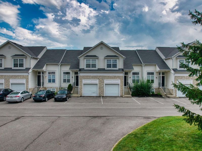8199 Deering Oaks Drive , Blacklick, OH 43004 Photo 5